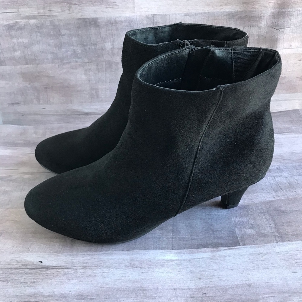 Torrid Black faux suede bottles 7.5W